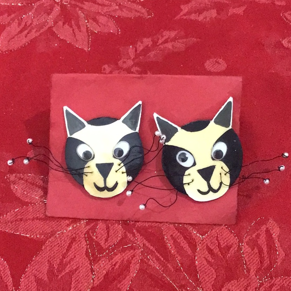 Handmade 80s Crazy Cat Earrings Off-White Pierced NWT Vintage Style